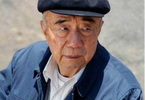 老演员去世,葬礼现场张国立突然暴怒骂人,为何网友竖起大拇指?