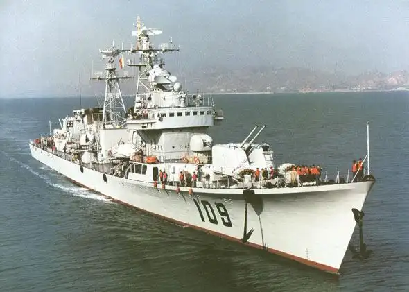 图文:北海舰队的109开封号导弹驱逐舰