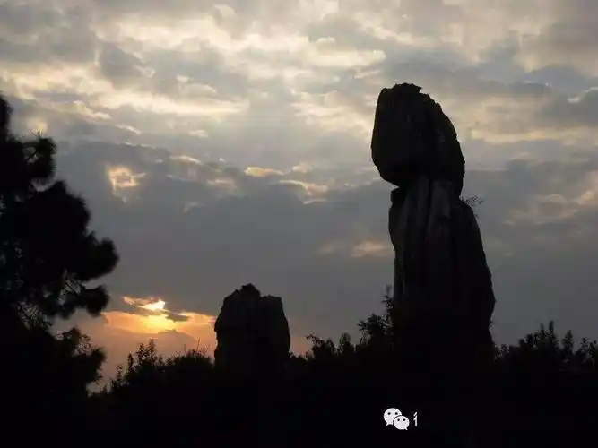 微游石林:望夫石