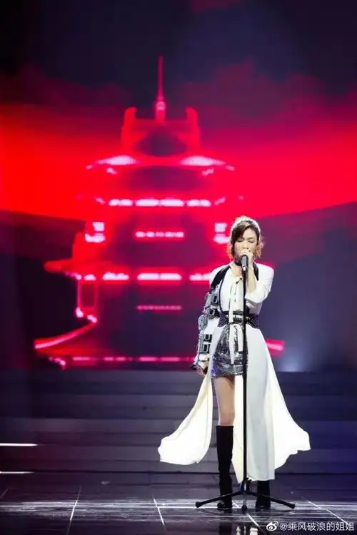 万茜,从人潮中来到人潮中去