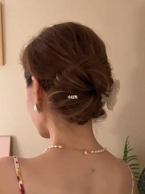 秋天慵懒感盘发教程蓬松低丸子头显发量