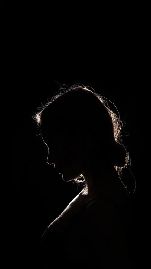 限定壁纸 黑白壁纸 春日限定 网络找图 kzkz ( città )熙妍 piacere