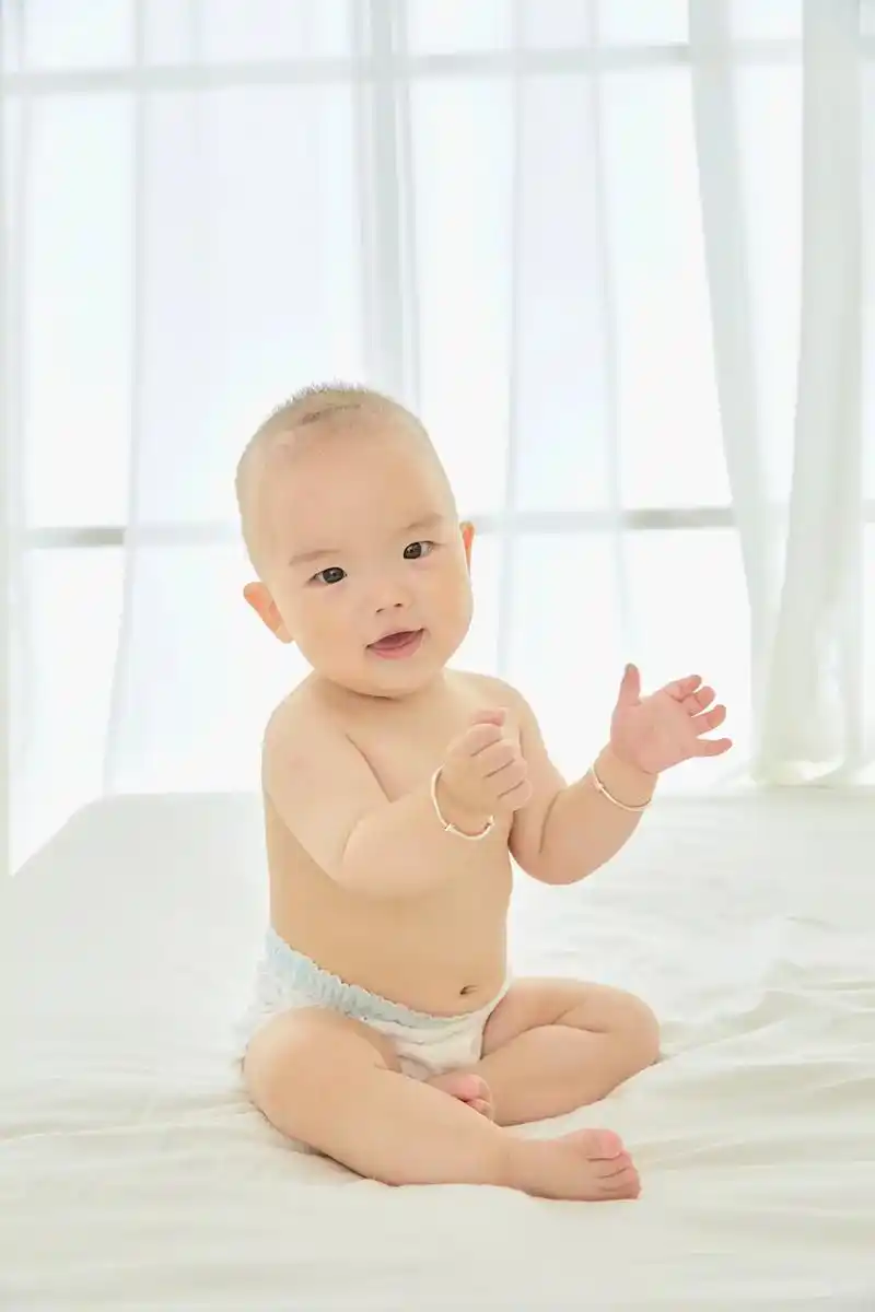 哥哥弟弟9个月的嬉戏床照.#双胞胎宝宝成长记 #最幸福的事就 - 抖音