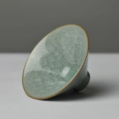 叶小春大师作品龙泉青瓷冰裂纹斗笠盏哥窑开片手工杯主人杯品茗杯