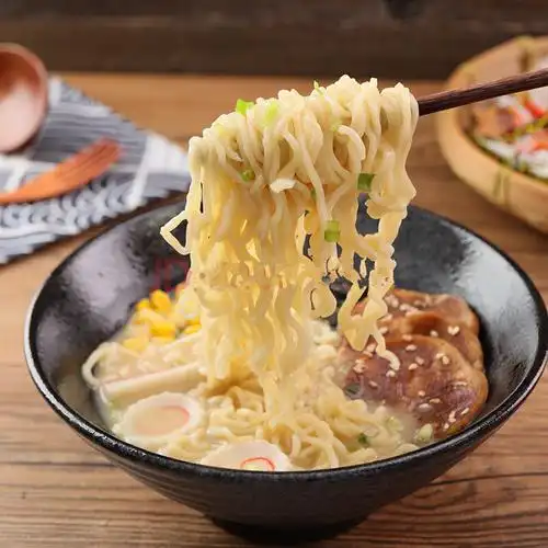 现货日本方便面山本粉白浊汤底豚拉面美味香辣冲泡方便面