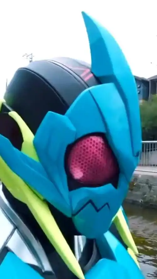 假面骑士01撕咬鲨鱼形态