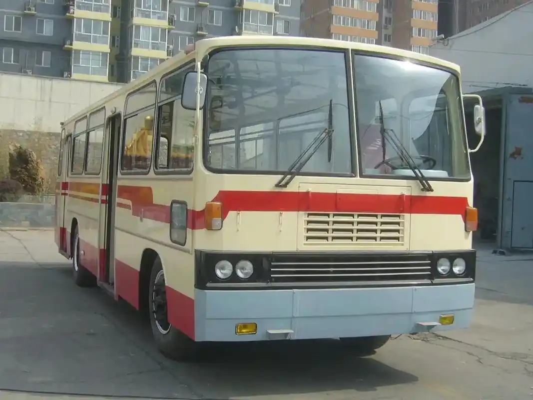 老京华bk6110公交车,老北京的记忆!#老爷车#抖音汽车 - 抖音