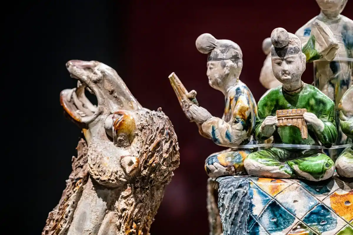 陕西历史博物馆藏唐代三彩载乐骆驼俑