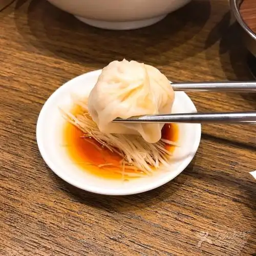 鼎泰丰(台中店)蟹黄小笼包图片 - 第4张