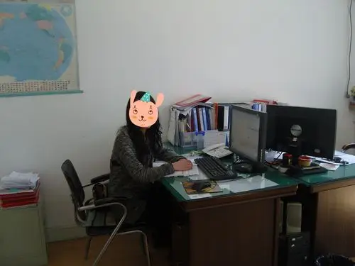 在转行之前,我是一个办公室小文员,拿着可怜的薪资干着杂乱无章的工作