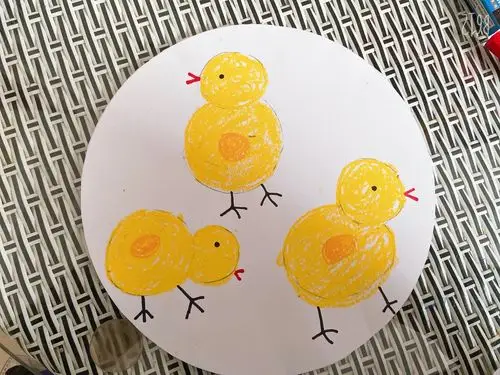 爱心幼儿园每周一画小课堂 美术篇 小鸡捉虫