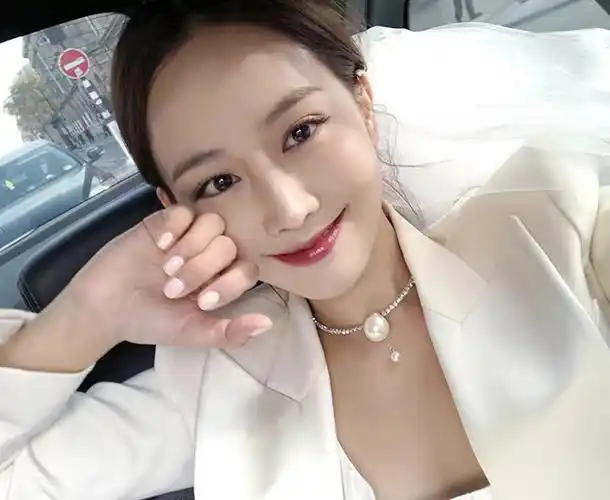 白色女总裁优雅名媛的女孩子头像女生照