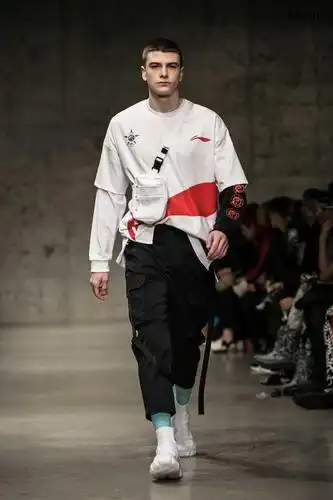 怎样看待 国产运动品牌李宁参加纽约时装周?