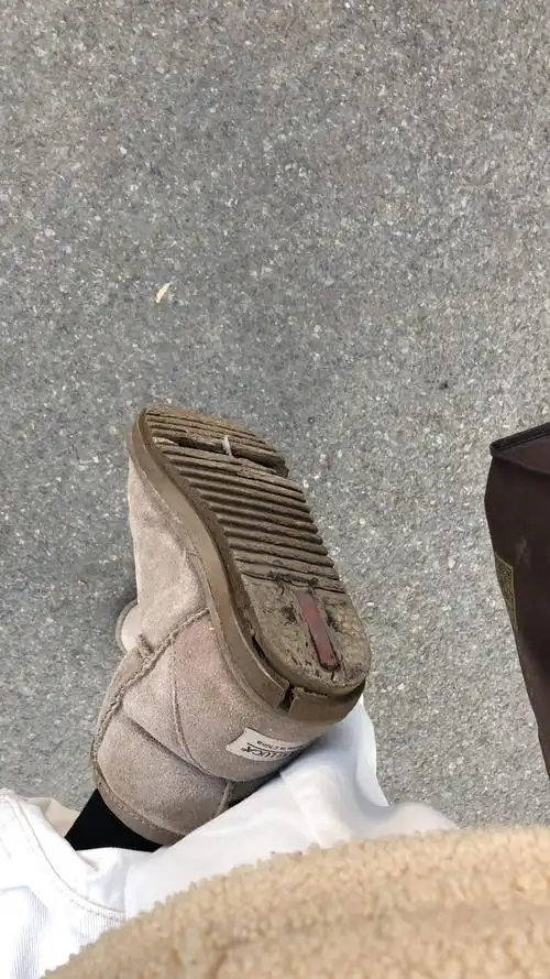 一张图看我今年过的有多苦鞋都烂了