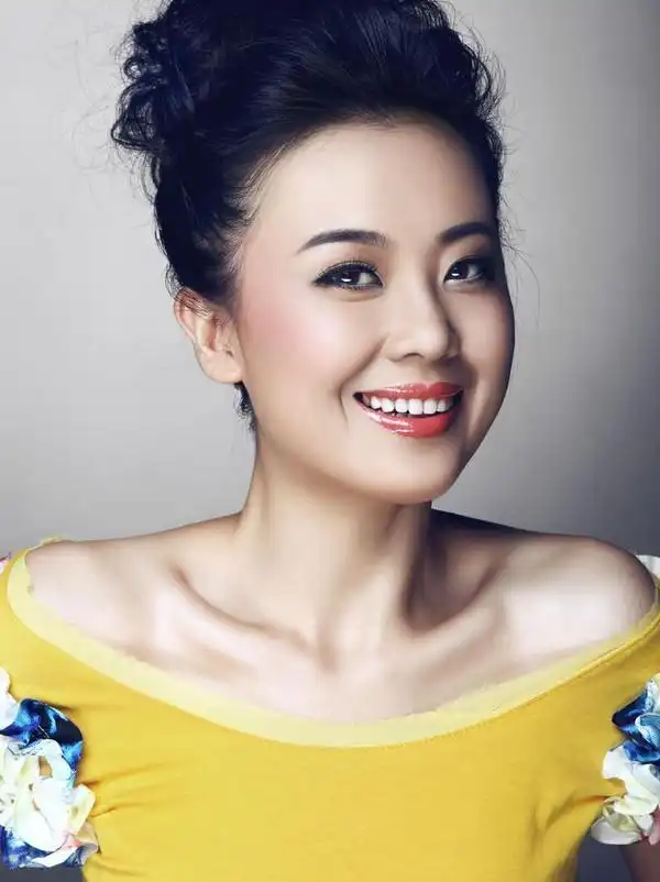 《谁是我的郎》的演唱者杨梓文祺,直播间里疯狂为粉丝献唱