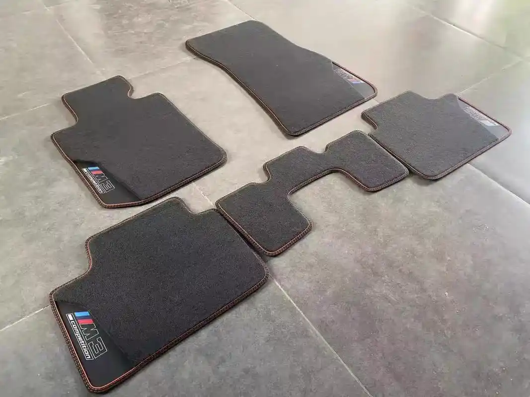 进口丝绒地毯式汽车脚垫宝马m3实车拍摄