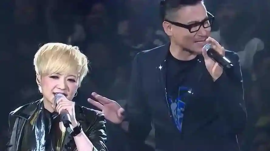 张学友与陈慧娴合唱轻抚你的脸经典值得收藏