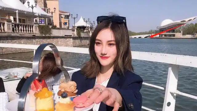 赵睿绯闻女友火了!靠大胆照走红,身材完胜柳岩相当吸睛