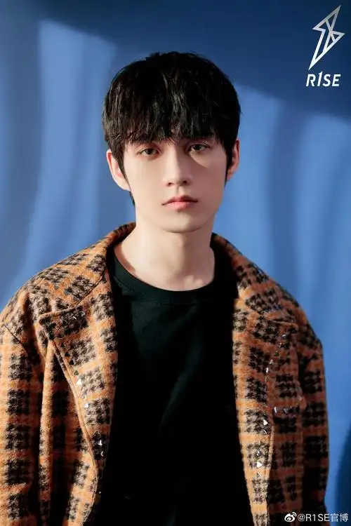 张颜齐帅气新图