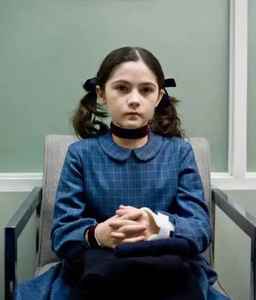 孤儿怨恶魔原来长了一张孩子的脸