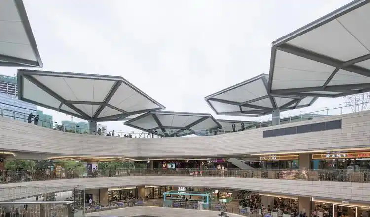 龙城广场万科里屋顶景观遮阳伞 / 局内设计