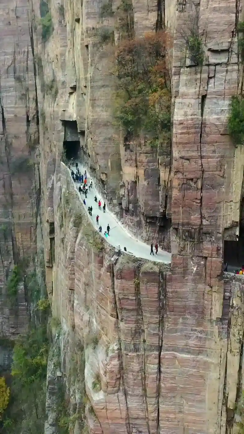 郭亮村挂壁公路,由村民用智慧和勤劳人工建成的人间奇迹!
