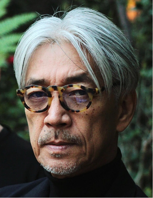 坂本龙一:音乐与生命的探索者