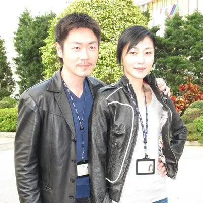 【图】李思捷万绮雯电视剧大揭秘 曝雨中亲吻