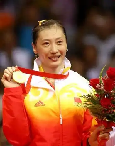 和大多数运动员走一样的道路,但是张宁的过程却非常艰难,张妈妈有非常