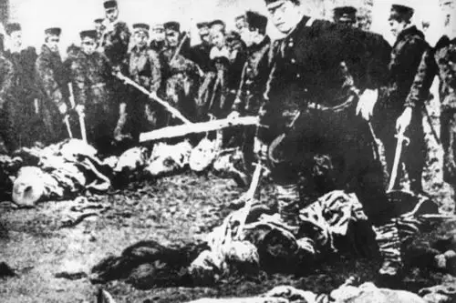 旅顺大屠杀中被日军残酷屠杀的中国军民.图为日军屠城旅顺的真实场景.