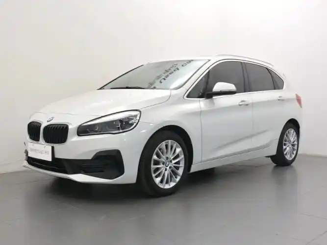 宝马2系旅行车218i领先型1218万