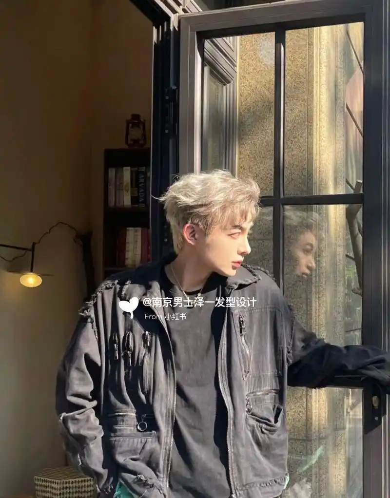 男生超帅发色 亚麻灰|男孩子一定要尝试的 男生超帅发色 亚麻灰色男孩