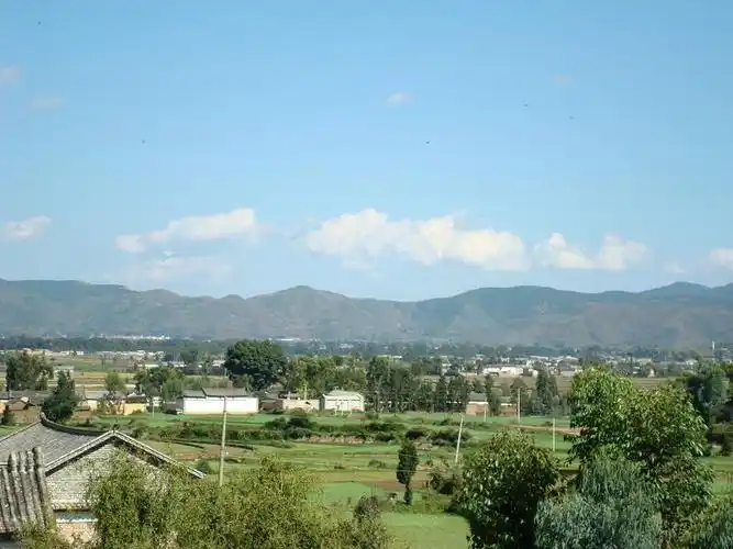 data-lemmaid="3968667">洱源县 /a>右所镇,地处右所西边,距右所镇