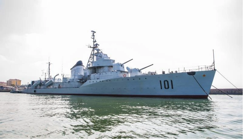 四大金刚都是07型驱逐舰,原为苏联"愤怒级"驱逐舰,以鞍山号驱逐舰为例