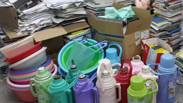 化工学院在南区开展第四届"感恩母校真情回报"毕业生旧物捐赠回收活动