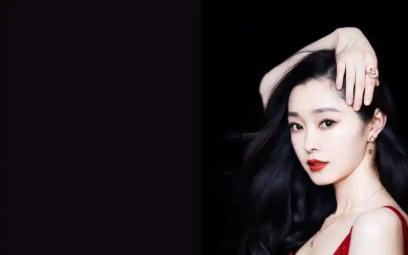 宋轶红色菱纹细闪纱裙性感图片壁纸