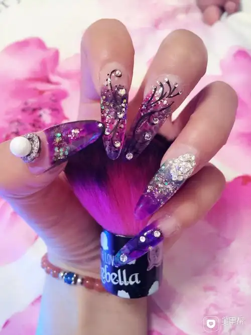 尖形手绘紫我成功的作品,琉璃甲彩绘美甲图片