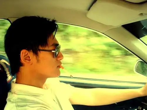 酷热骄阳,无论是户外运动还是日常开车,一副墨镜绝对不可缺少,但