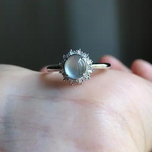 百搭款翡翠白冰蛋面镶嵌戒指