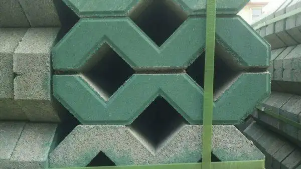 八字砖八字植草砖停车场植草砖厂家直销小区环保草坪砖