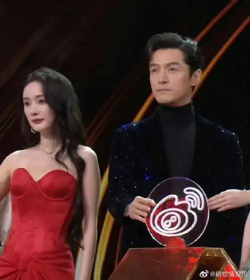 胡歌杨幂微博之夜同台##杨幂胡歌微博之夜同台