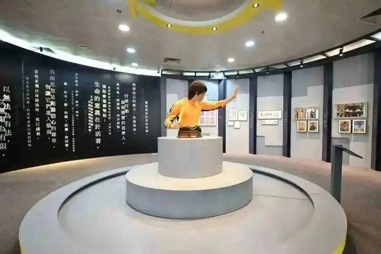 电影《猛龙过江》《唐山大兄》和《精武门》,并与香港电影资料馆合作