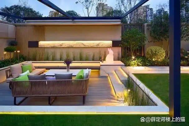 石材,金属,木艺,砖等,兼有美观,隔断,通透的作用,园林景墙主要有围墙