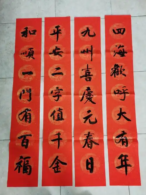 翰墨飘香迎新春 义写对联送祈福