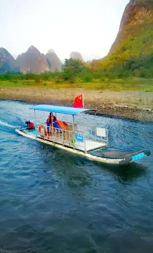 桂林山水一船游漓江