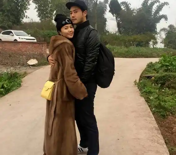 孩子父亲不是吸毒被抓的张博,而是他_谭维维升级当妈_音乐_谭爸