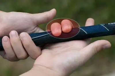 握杆是在学习打高尔夫球中最复杂并且难度较大的基础技术,握杆技术对