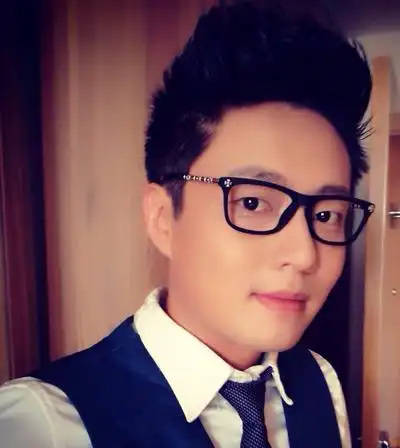 余儒海在10月25日的最新一期《非常完美》节目中,人气男嘉宾余儒海