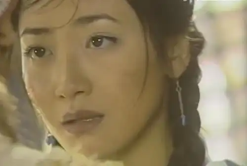 小昭等人去了灵蛇岛之后,所有人都在喊他为"张无忌",可是蛛儿却无动于