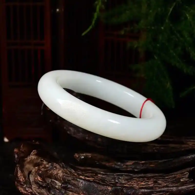 新疆和田玉羊脂玉籽料手镯.